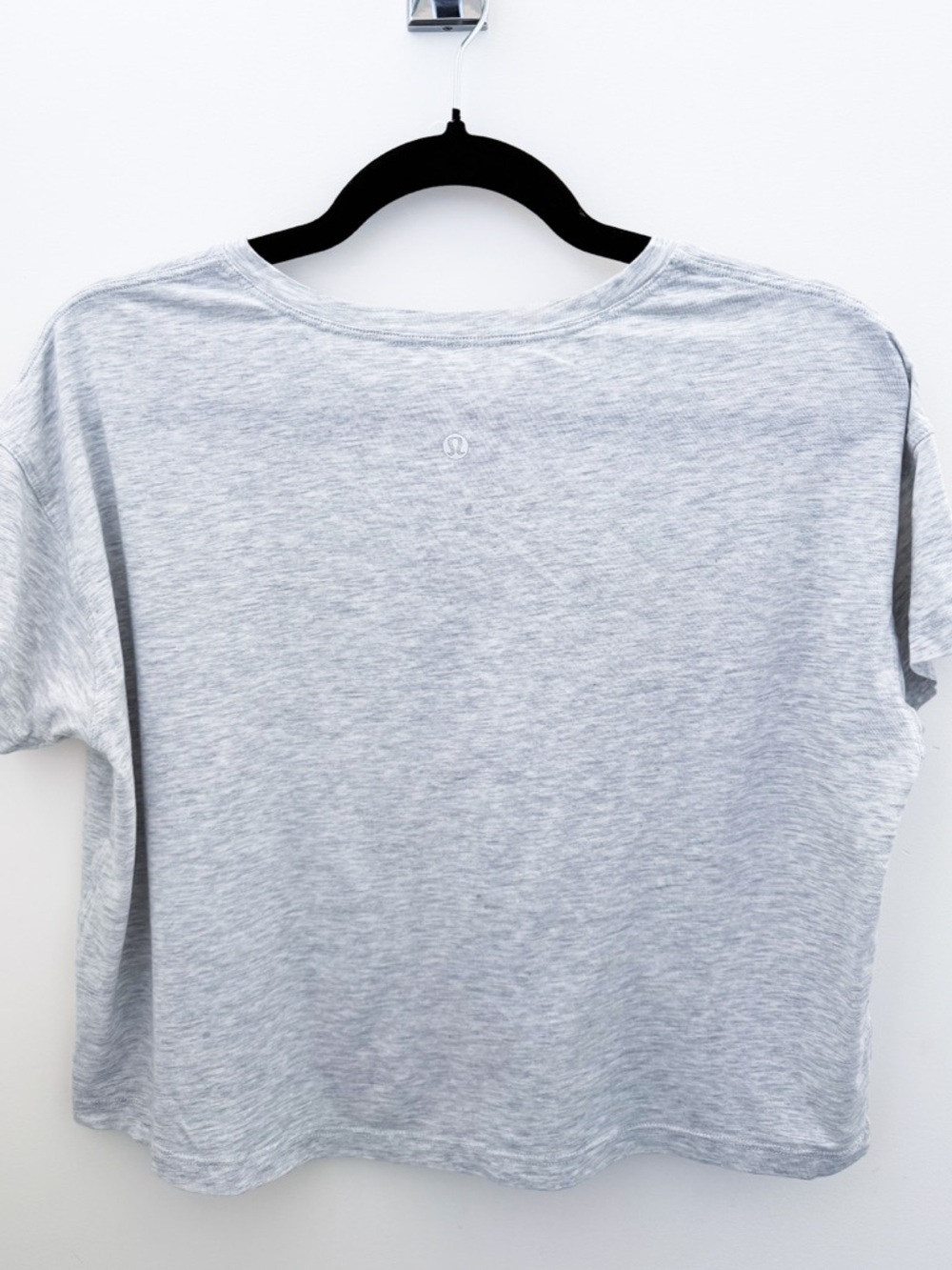 Lululemon Grey Cropped T Shirt Size M 8 10 Athletic Top - Picture 3 of 6